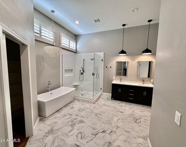5228 E Bluefield Avenue - Photo Thumbnail 9