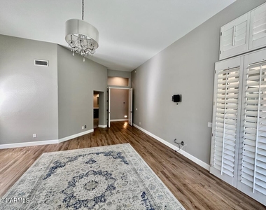 5228 E Bluefield Avenue - Photo Thumbnail 8