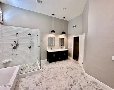 5228 E Bluefield Avenue - Photo Thumbnail 10