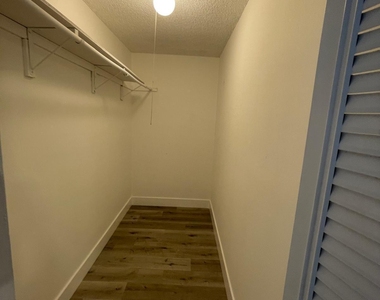 5956 Nw 21st Street - Photo Thumbnail 9