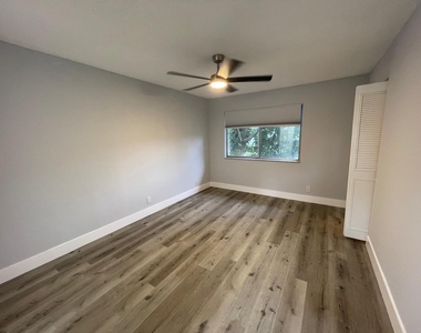 5956 Nw 21st Street - Photo Thumbnail 8