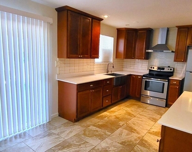 6565 N 19th Avenue - Photo Thumbnail 5