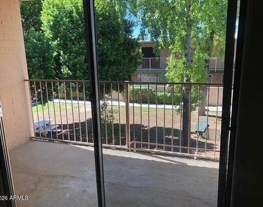 6565 N 19th Avenue - Photo Thumbnail 8