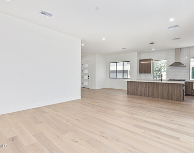 1625 E Lamar Road - Photo Thumbnail 9