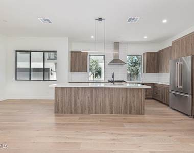 1625 E Lamar Road - Photo Thumbnail 7