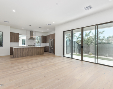 1625 E Lamar Road - Photo Thumbnail 8
