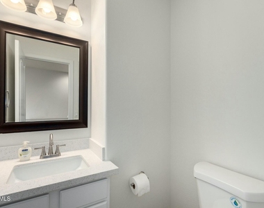111 W Beth Drive - Photo Thumbnail 18