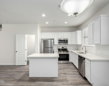 111 W Beth Drive - Photo Thumbnail 1