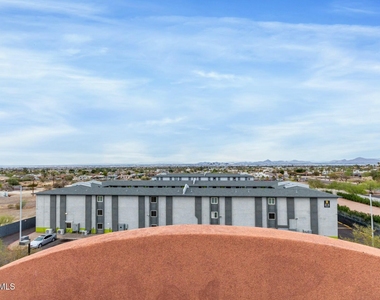 111 W Beth Drive - Photo Thumbnail 13