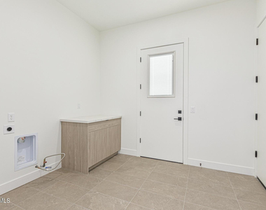 1625 E Lamar Road - Photo Thumbnail 14