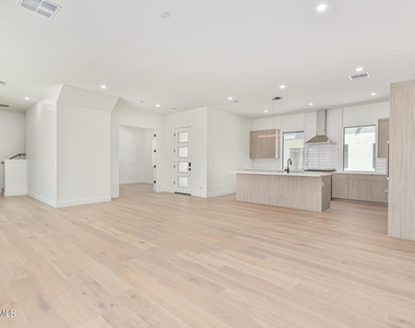1625 E Lamar Road - Photo Thumbnail 10