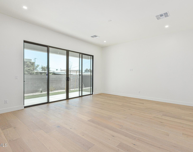 1625 E Lamar Road - Photo Thumbnail 8