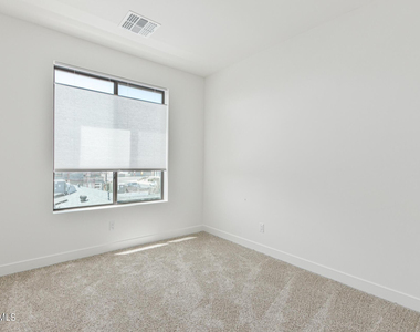 1625 E Lamar Road - Photo Thumbnail 12