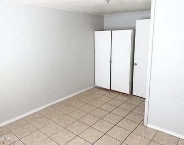 1125 E Devonshire Avenue - Photo Thumbnail 8