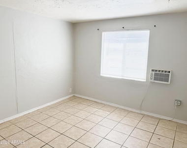 1125 E Devonshire Avenue - Photo Thumbnail 7