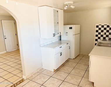 1125 E Devonshire Avenue - Photo Thumbnail 1