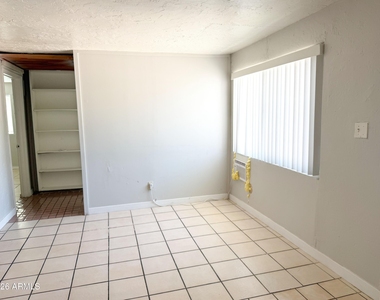 1125 E Devonshire Avenue - Photo Thumbnail 3