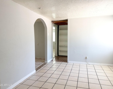 1125 E Devonshire Avenue - Photo Thumbnail 4