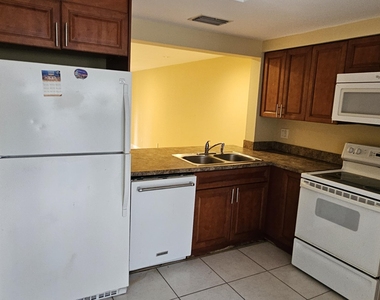 4621 Nw 88th Avenue - Photo Thumbnail 3