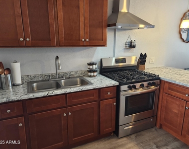 299 S Oregon Street - Photo Thumbnail 3