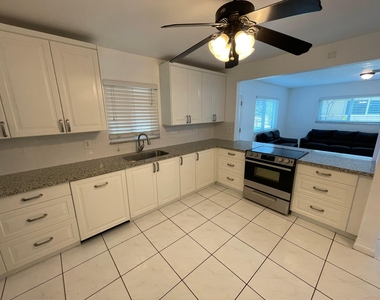 845 Nw 10th Avenue - Photo Thumbnail 2