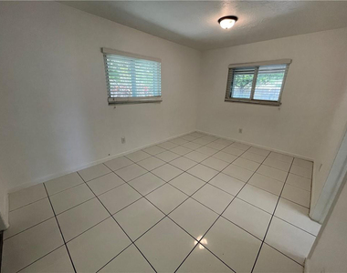 845 Nw 10th Avenue - Photo Thumbnail 12
