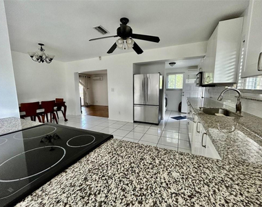 845 Nw 10th Avenue - Photo Thumbnail 3