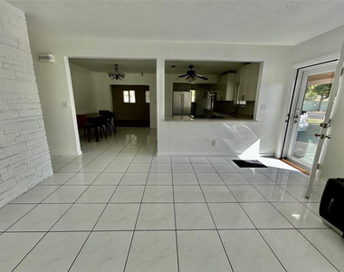 845 Nw 10th Avenue - Photo Thumbnail 7