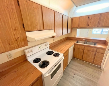 843 Twin Lakes Drive - Photo Thumbnail 3