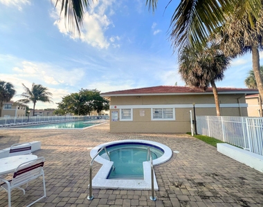 843 Twin Lakes Drive - Photo Thumbnail 11