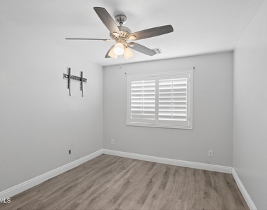 38257 N Jonathan Street - Photo Thumbnail 13