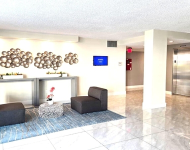 16546 Ne 26 Avenue - Photo Thumbnail 11