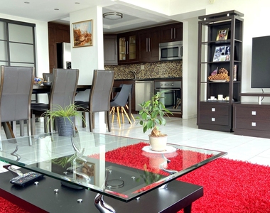 16546 Ne 26 Avenue - Photo Thumbnail 3