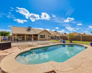4250 E Encinas Avenue - Photo Thumbnail 31