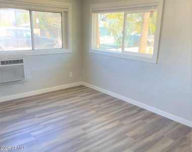1125 E Devonshire Avenue - Photo Thumbnail 1