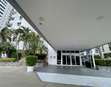 4250 Galt Ocean Drive - Photo Thumbnail 14