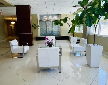 4250 Galt Ocean Drive - Photo Thumbnail 19