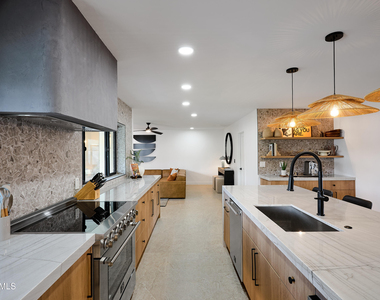 6242 E Redfield Road - Photo Thumbnail 17