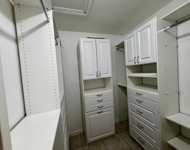 311 Golden River Drive - Photo Thumbnail 20