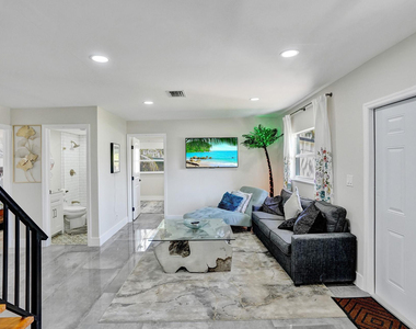 8047 Nw 1st Place - Photo Thumbnail 4