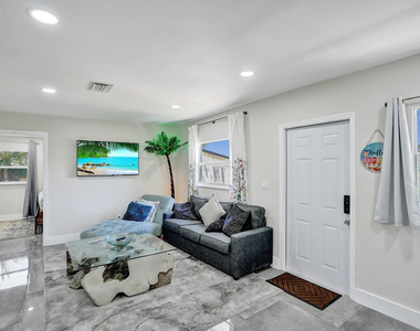 8047 Nw 1st Place - Photo Thumbnail 5