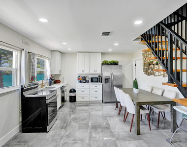 8047 Nw 1st Place - Photo Thumbnail 6