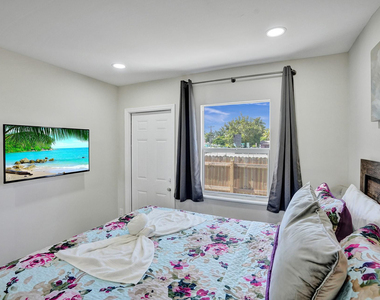 8047 Nw 1st Place - Photo Thumbnail 20