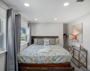 8047 Nw 1st Place - Photo Thumbnail 24
