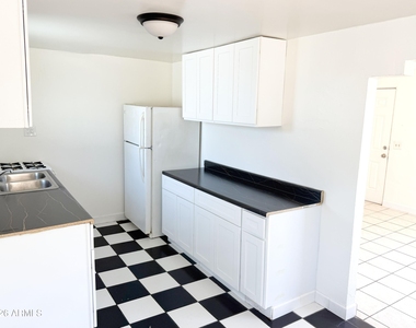 1125 E Devonshire Avenue - Photo Thumbnail 4
