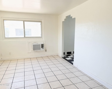 1125 E Devonshire Avenue - Photo Thumbnail 1
