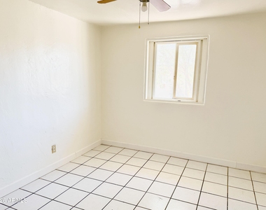 1125 E Devonshire Avenue - Photo Thumbnail 6