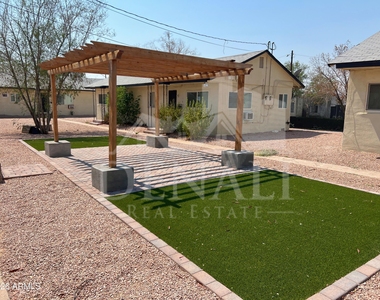 1125 E Devonshire Avenue - Photo Thumbnail 8