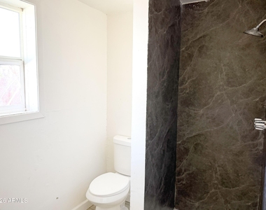 1125 E Devonshire Avenue - Photo Thumbnail 7