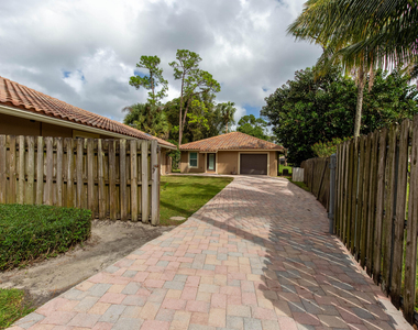 352 Window Rock Drive - Photo Thumbnail 2